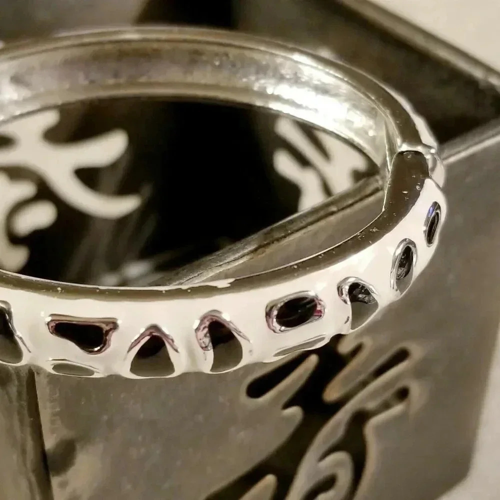 Animal Print Enameled Art Deco Hinged Bangle Bracelet White Black Silver - Picture 3 of 6